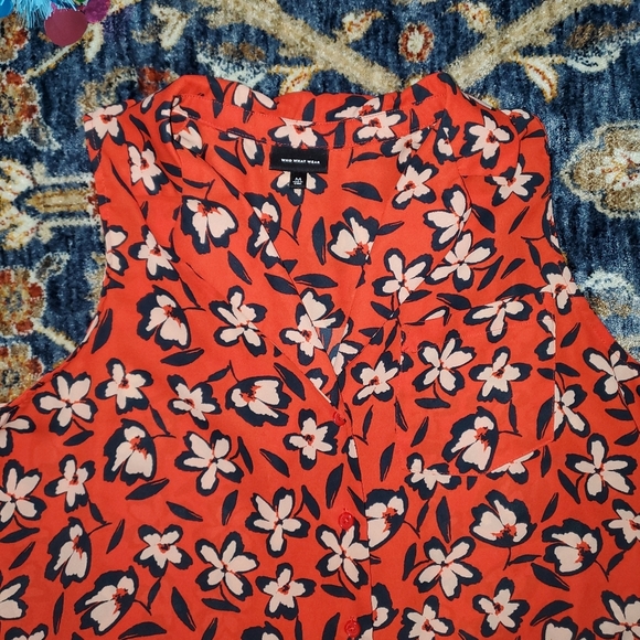 Who What Wear Red Sleeveless Blouse with Mandarin Collar - Picture 2 of 8